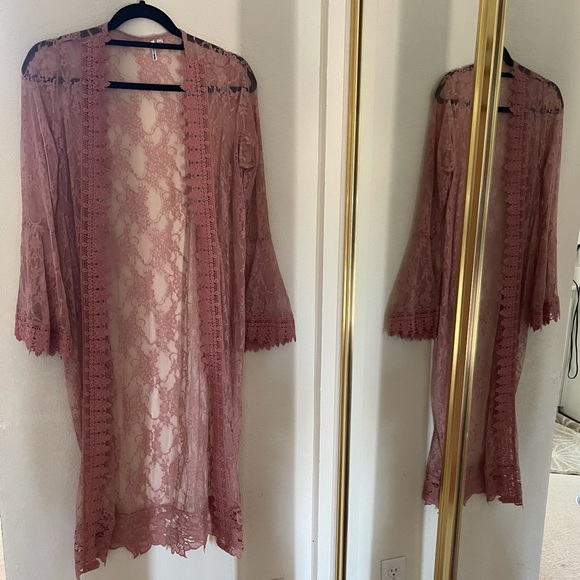 Lace robe - Picture 4 of 5